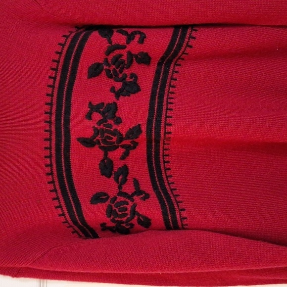 Vintage Evan Picone Red Turtleneck Black Roses Sz.L GUC - Picture 3 of 11